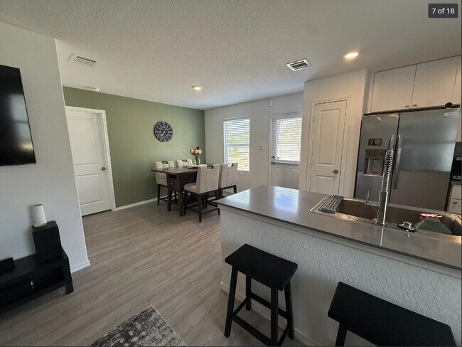 Foto del edificio - 13831 Barn Door