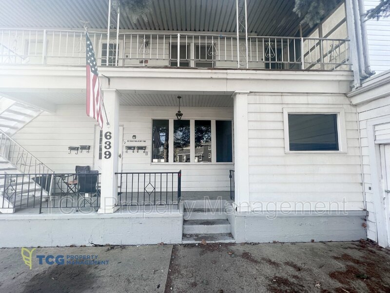 Primary Photo - 639 Benton St
