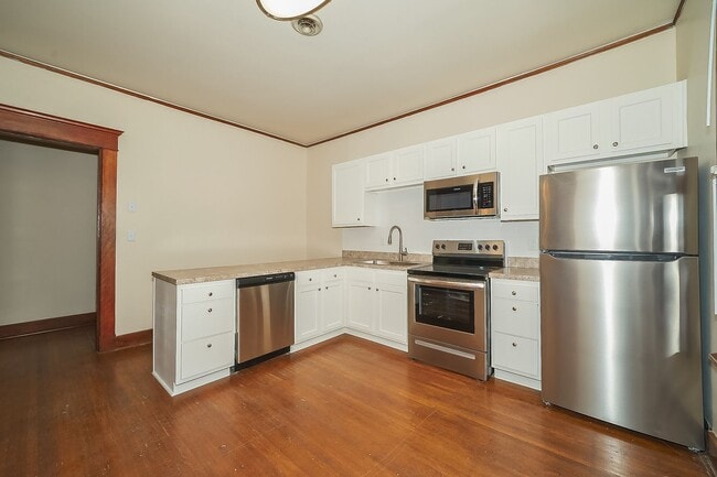 Building Photo - Historic Near Northside Updated Two Bedroo...