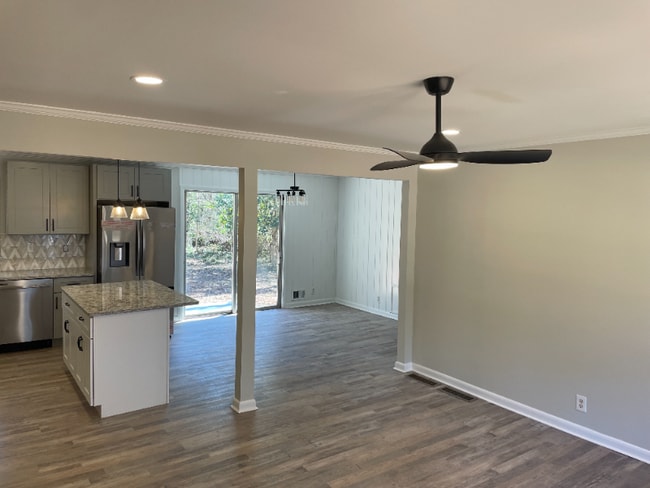 Foto del edificio - 1164 Longshore Dr