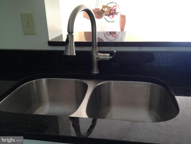 Building Photo - 15 Cavan Green