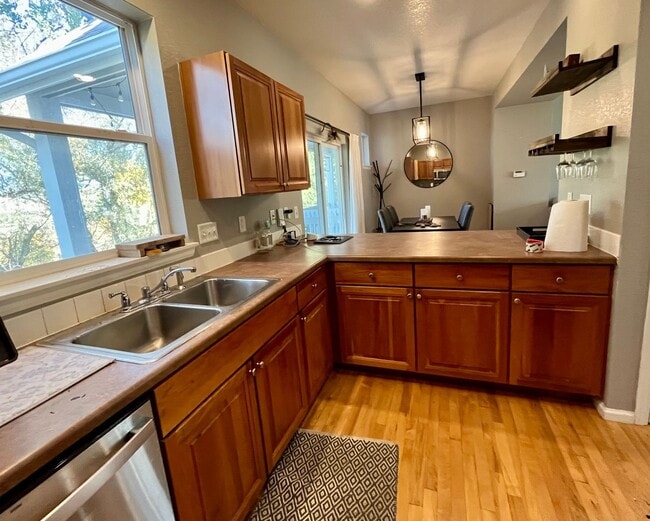 Building Photo - South Longmont Townhome with Attached Garage & Private Patio