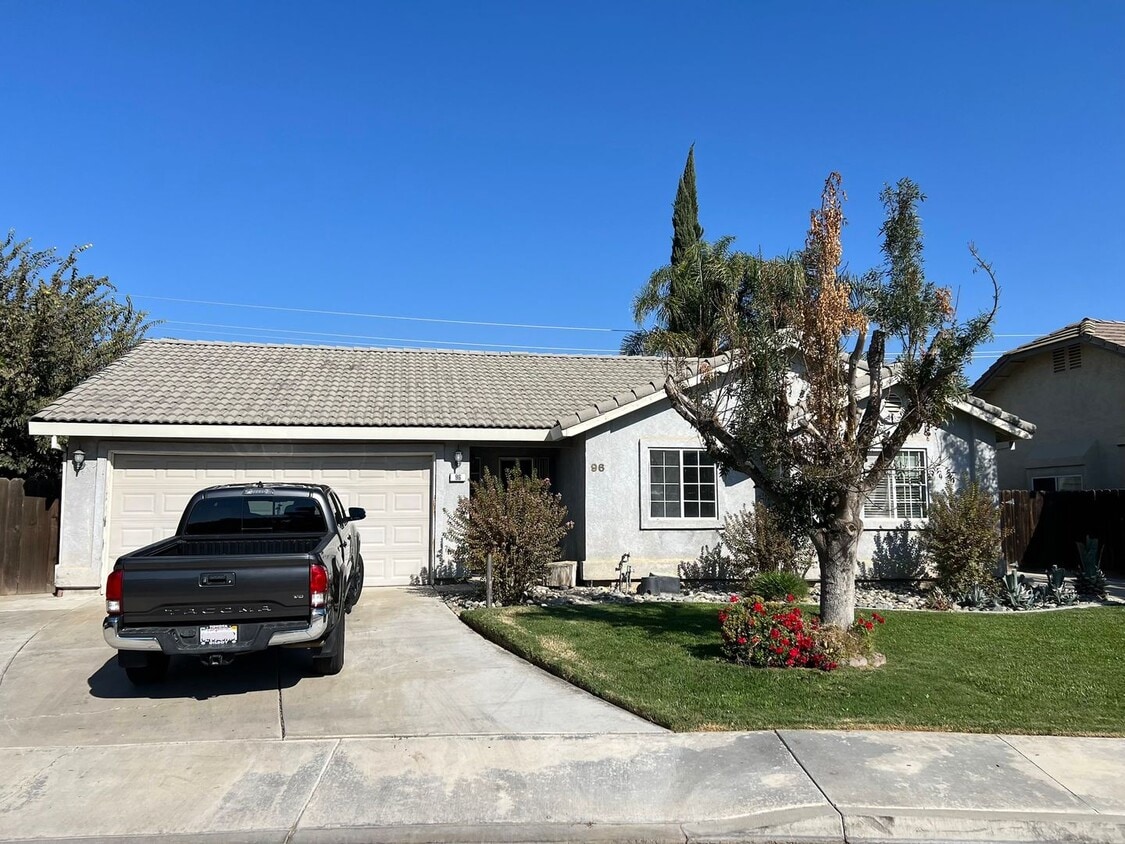 Building Photo - Beautiful 3-bedroom, 2-bathroom home comin...