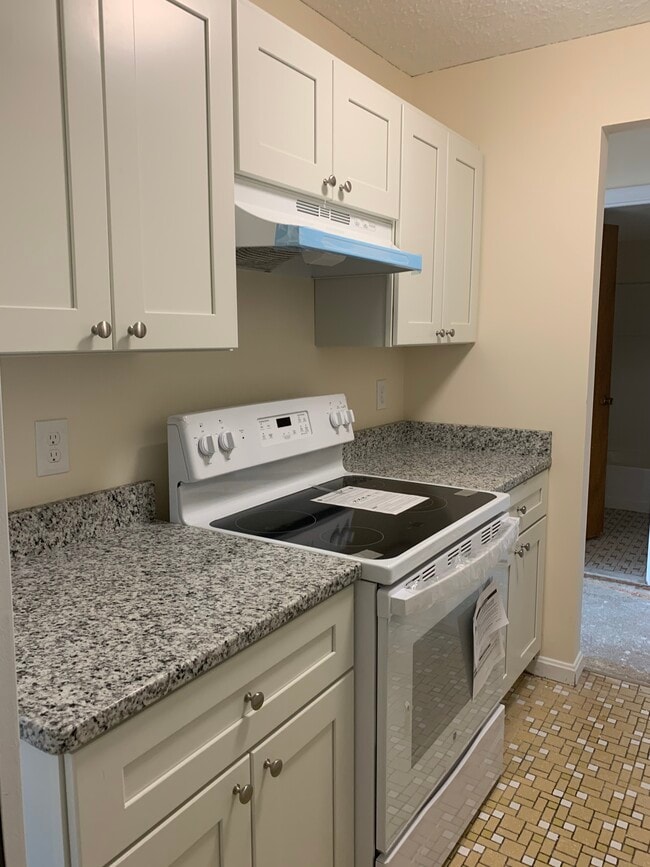 galley kitchen - 320 Salem St