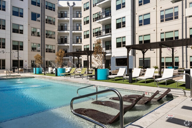 Pool - The Porter at Westport Plaza
