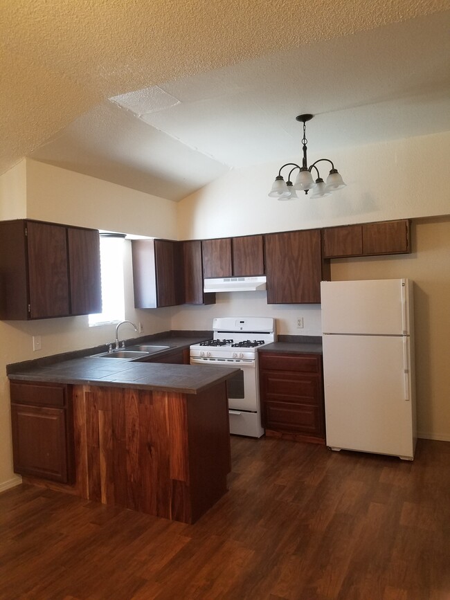 Kitchen - 1635 Auction Rd