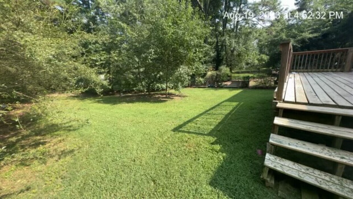 Foto del edificio - 7656 Cloverdale Lane