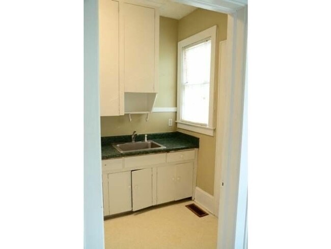 Interior Photo - 1101 S Hull St