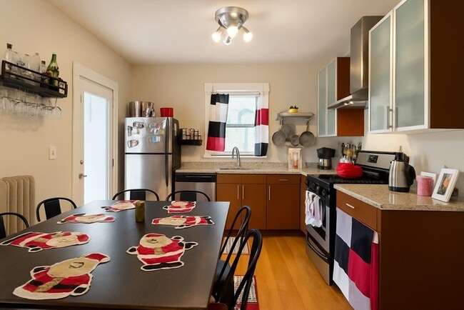 Building Photo - 456 Medford St