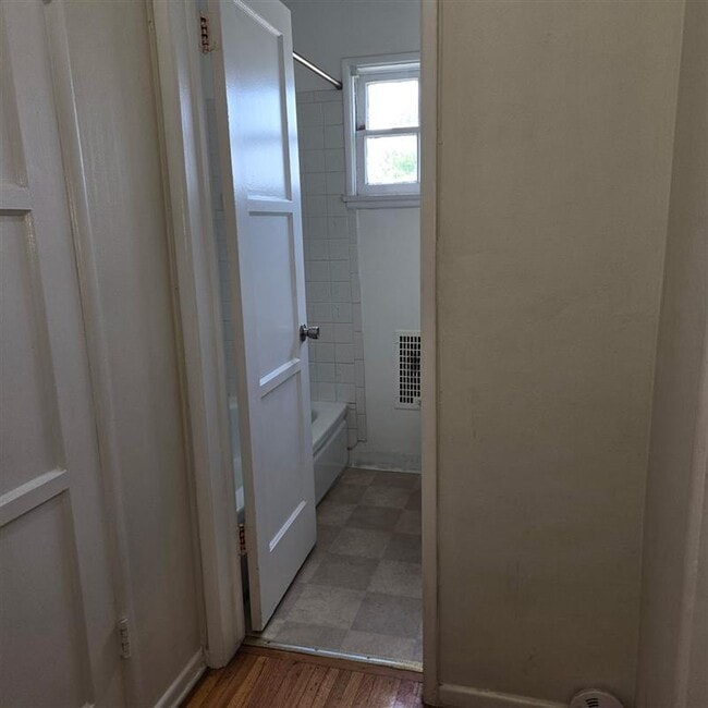 Foto del edificio - 6314 Vineland Ave