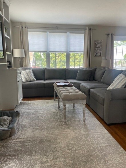 Building Photo - 128 Colonial Rd