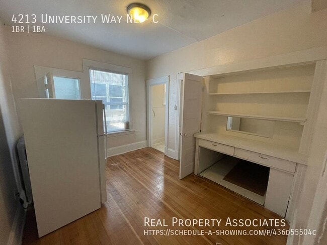 Building Photo - U-District Apartment