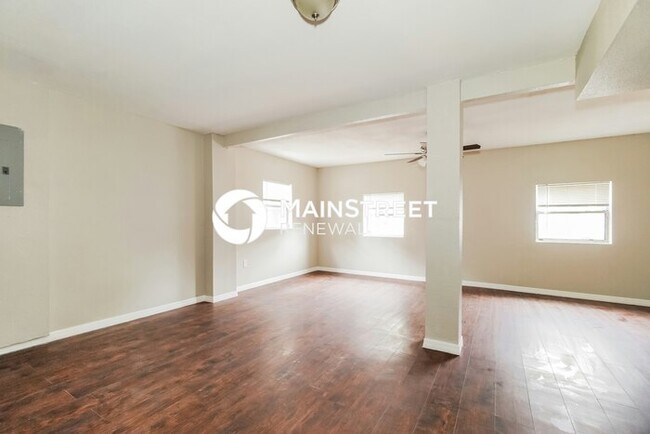 Foto del edificio - 3 Bedroom Pet-Friendly Home in Orlando, FL with Main Street Renewal
