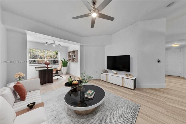 Foto del edificio - 2516 Centergate Dr