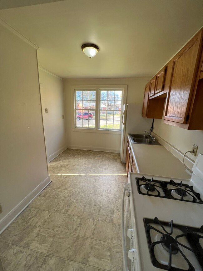 Building Photo - 1829-1831 N Madison