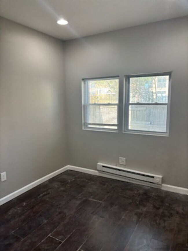 Foto del edificio - Stunning 3 Bed / 3 Bath Single-Family Home with Gated Backyard – Available Now!