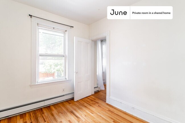 Building Photo - Private bedroom in 2 bed/1 bath Home