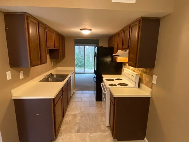 Building Photo - Charming 2-Bedroom Duplex in a Convenient Location!