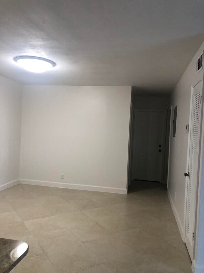 Foto del edificio - 1291 NW 13th St