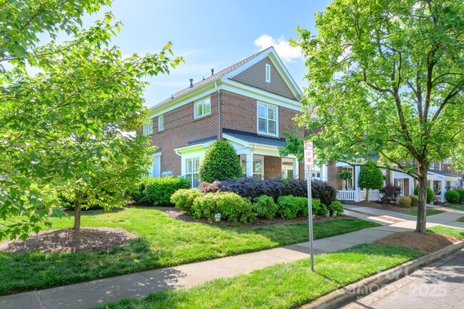 Building Photo - 18524 Mizzenmast Ave