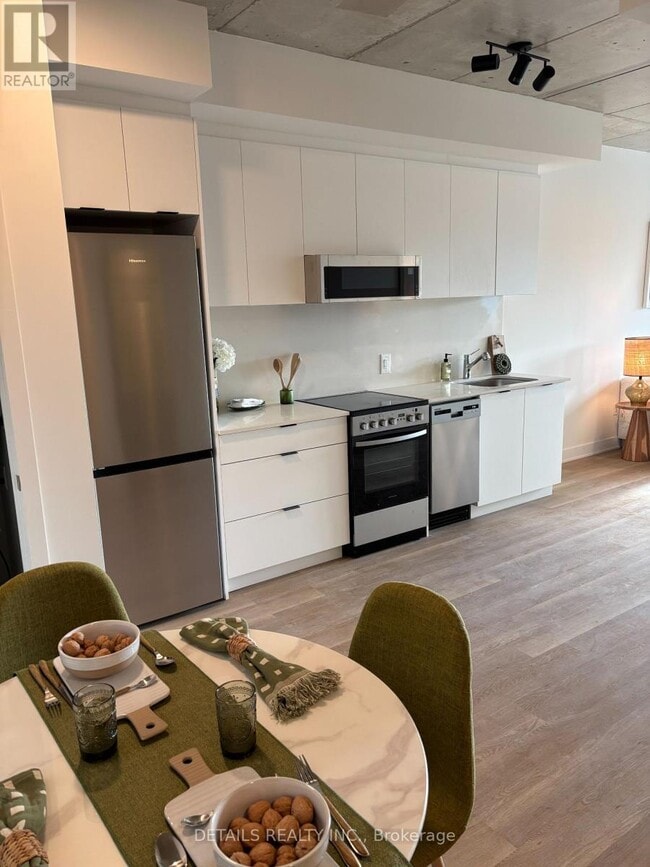 Photo du bâtiment - 1655 Carling Ave