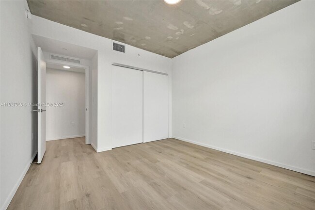 Foto del edificio - 475 NE 125th St