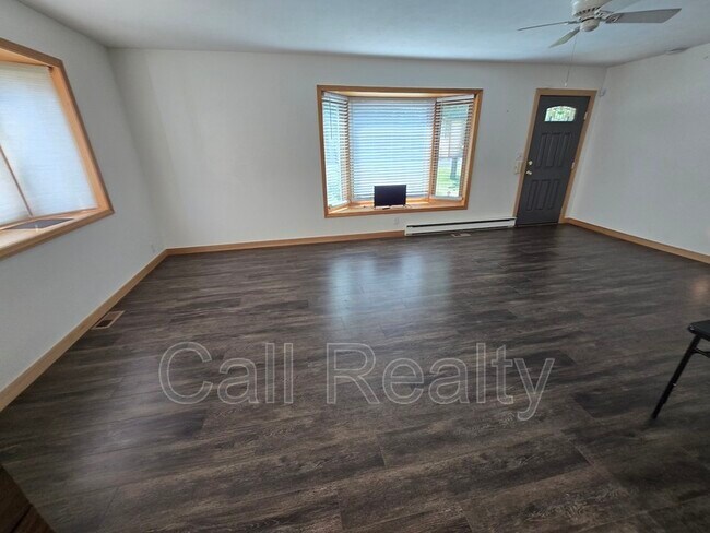 Building Photo - 920 N Vercler Rd