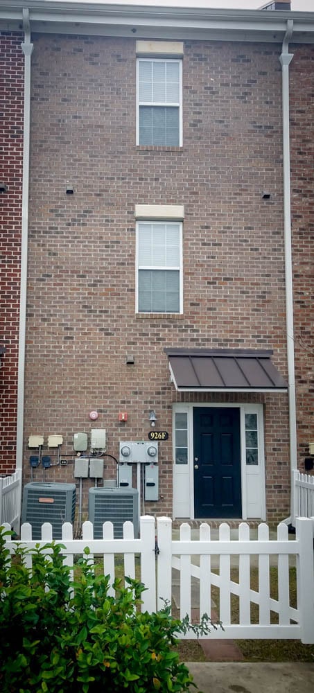 Building Photo - Steps from Shopping, Dining, & Entertainment in The Market Common