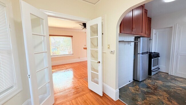 Foto del edificio - 3265 Liese Ave