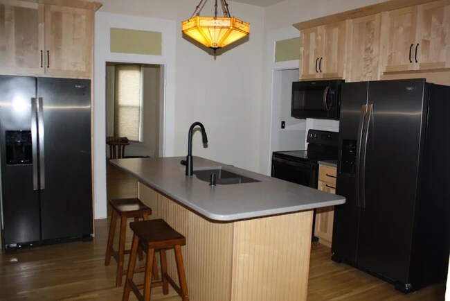 Foto del edificio - 401 S Dunn St