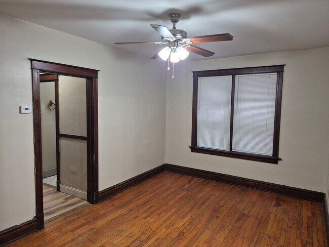 Foto del edificio - 5109-09a South Broadway