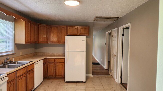 Building Photo - 5655 Reno Dr