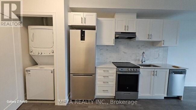 Building Photo - 715 Davis Dr