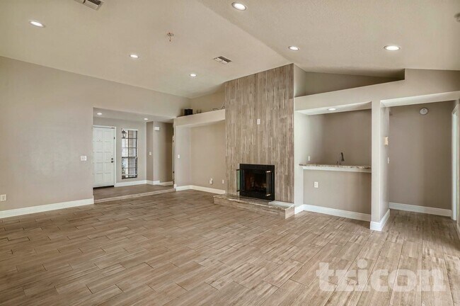 Building Photo - 9406 Pebble Glen Ave