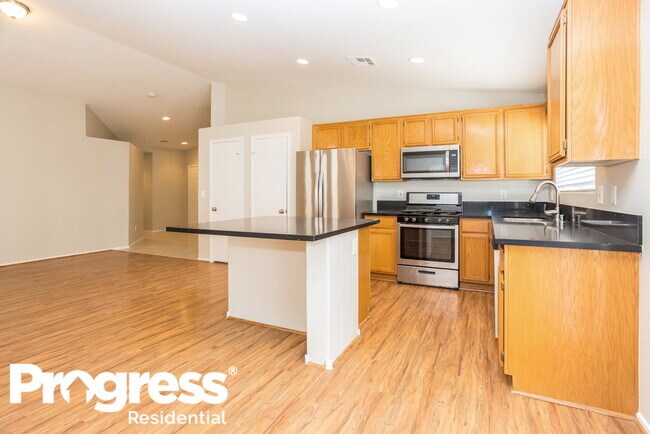 Building Photo - 705 Regal Robin Way