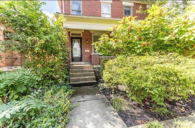 Building Photo - 169 Thurman Ave