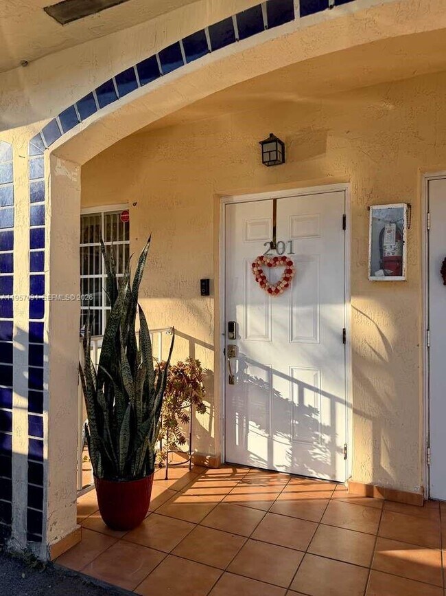 Foto del edificio - 10017 W Okeechobee Rd