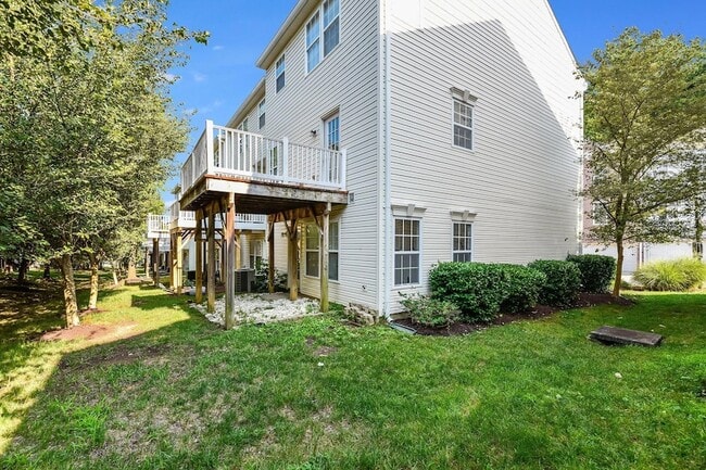 Building Photo - 7742 Valley Oak Dr