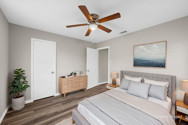 Building Photo - Updated 2 Bedroom in Connally ISD