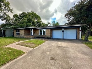 Building Photo - 6 E Southlawn Ave