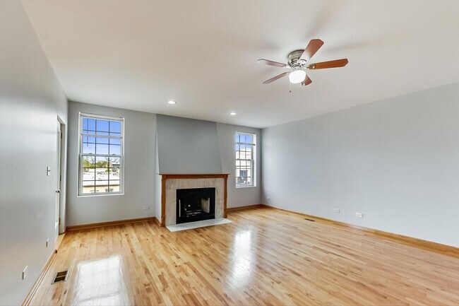 Foto del edificio - 2032 W Division St
