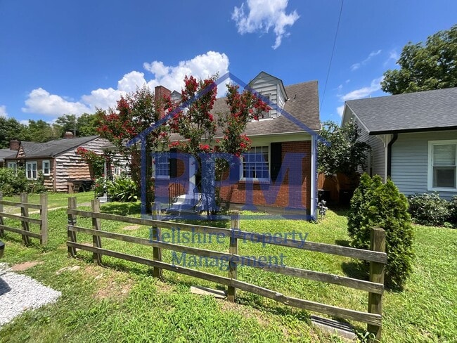 Building Photo - Spacious 3 Bed, 2 Bath Bottom-Floor Duplex...