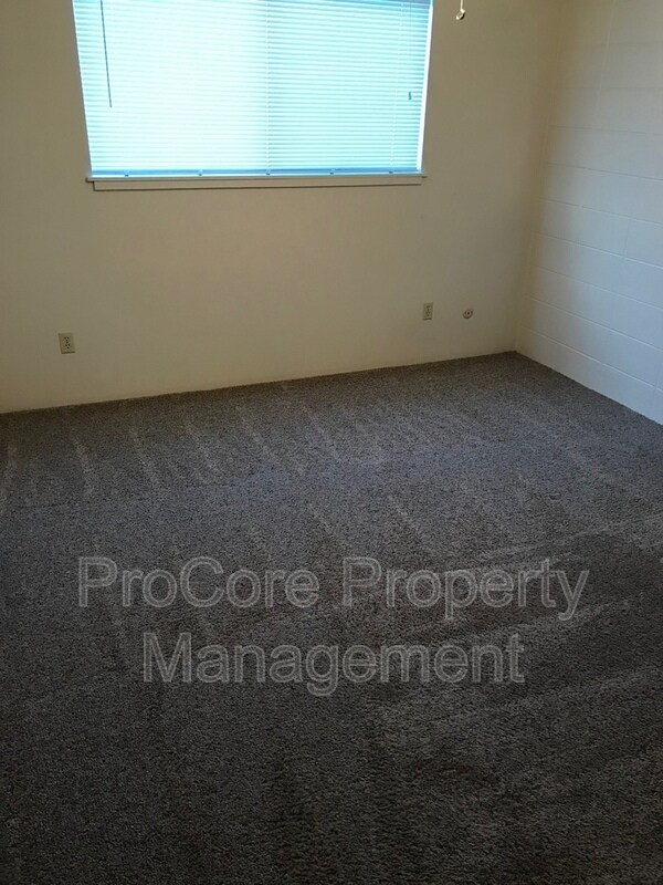 Building Photo - 947 Maple St