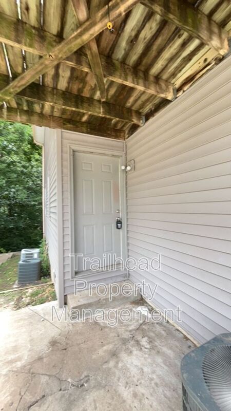 Foto del edificio - 8213 N Everton Ave