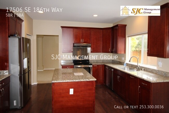 Building Photo - Five bedroom 2.5 bath home for rent in Renton
