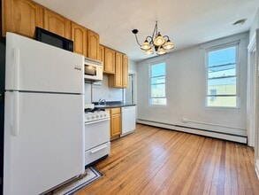 Building Photo - 409 Monmouth St