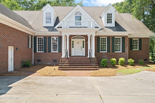 Building Photo - 140 River Woods Dr