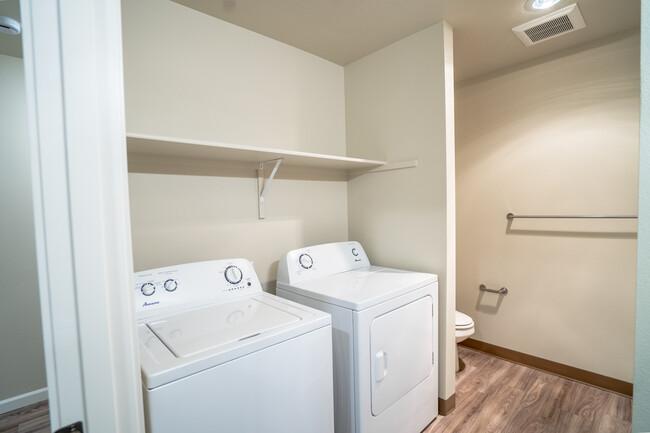 Building Photo - 1041 Schurman Dr S