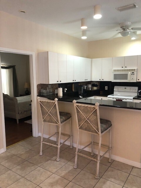 Foto principal - 6444 Elmwood Ave