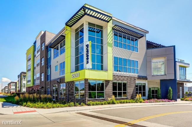 Building Photo - 3499 Rockmont Dr